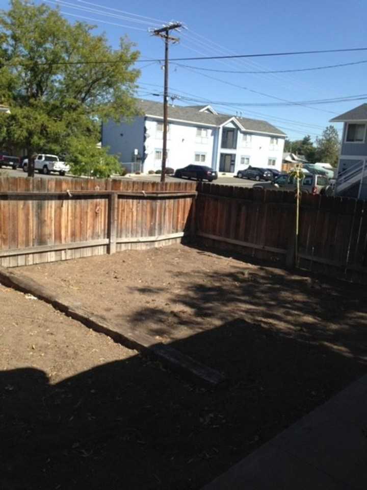 1100 E St - Photo 5 of 18