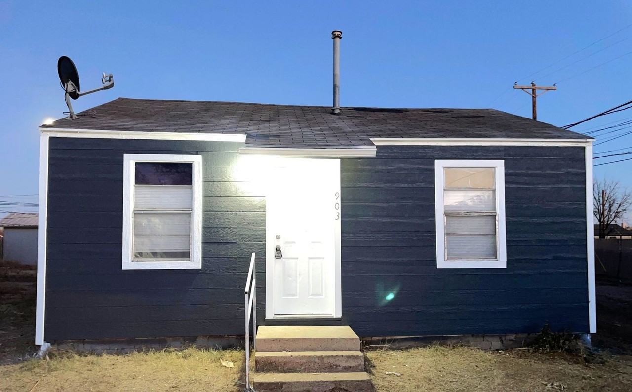 903 Avenue G - Photo 2 of 8