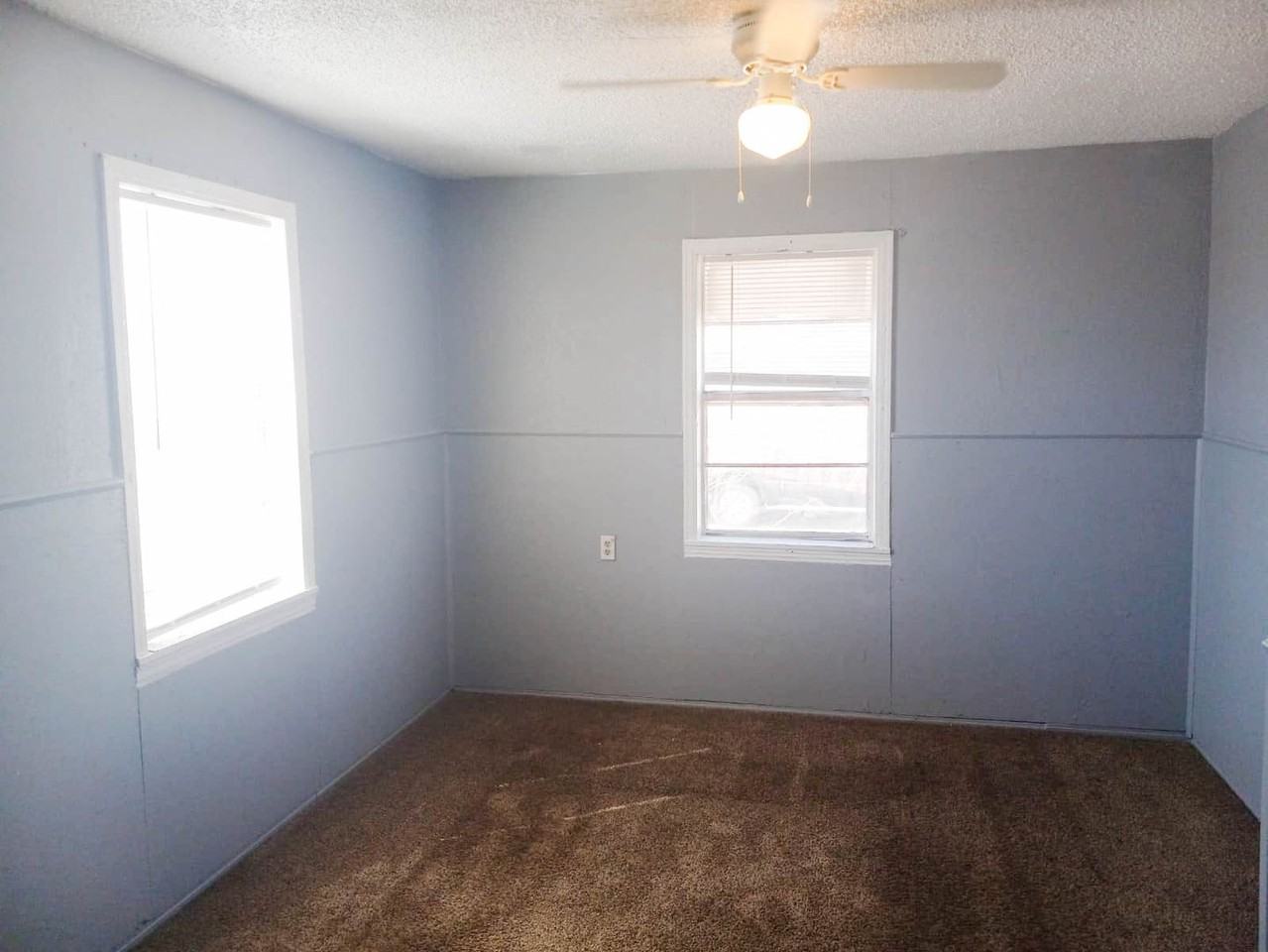 903 Avenue G - Photo 4 of 8