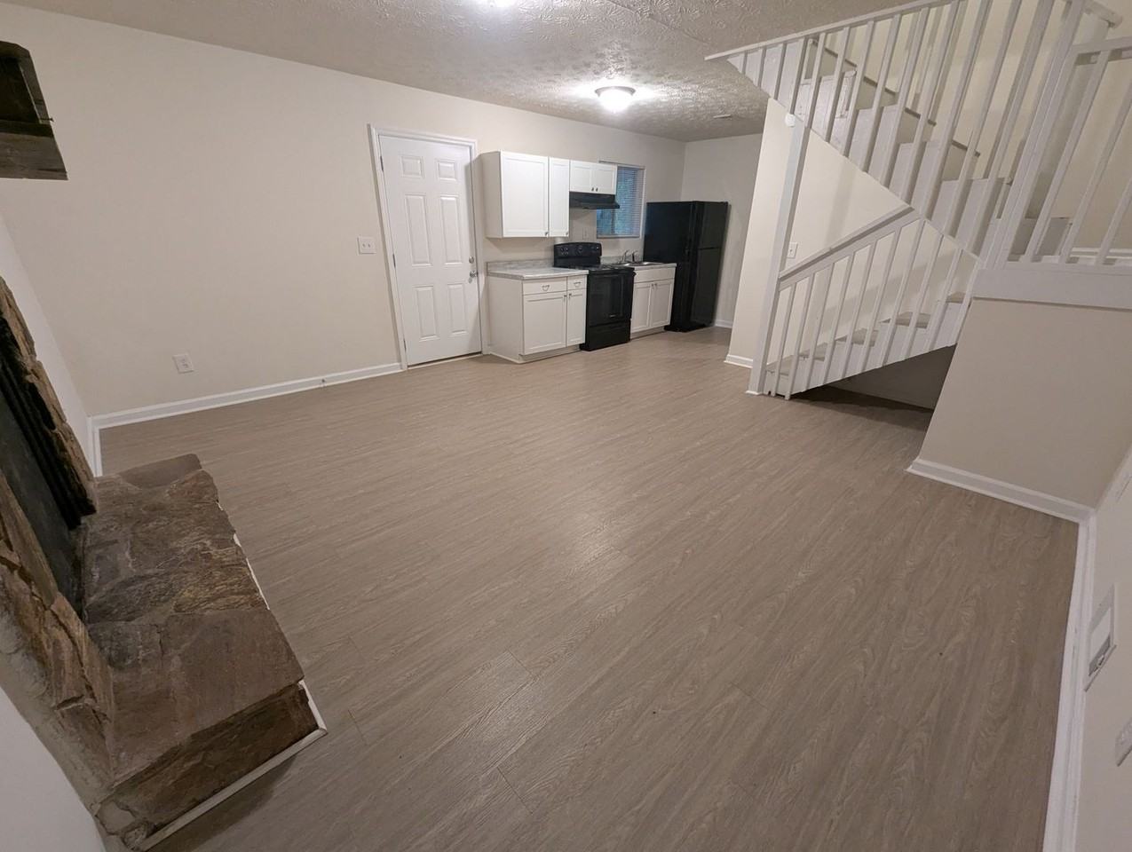502 Rustwood Dr - Photo 3 of 8