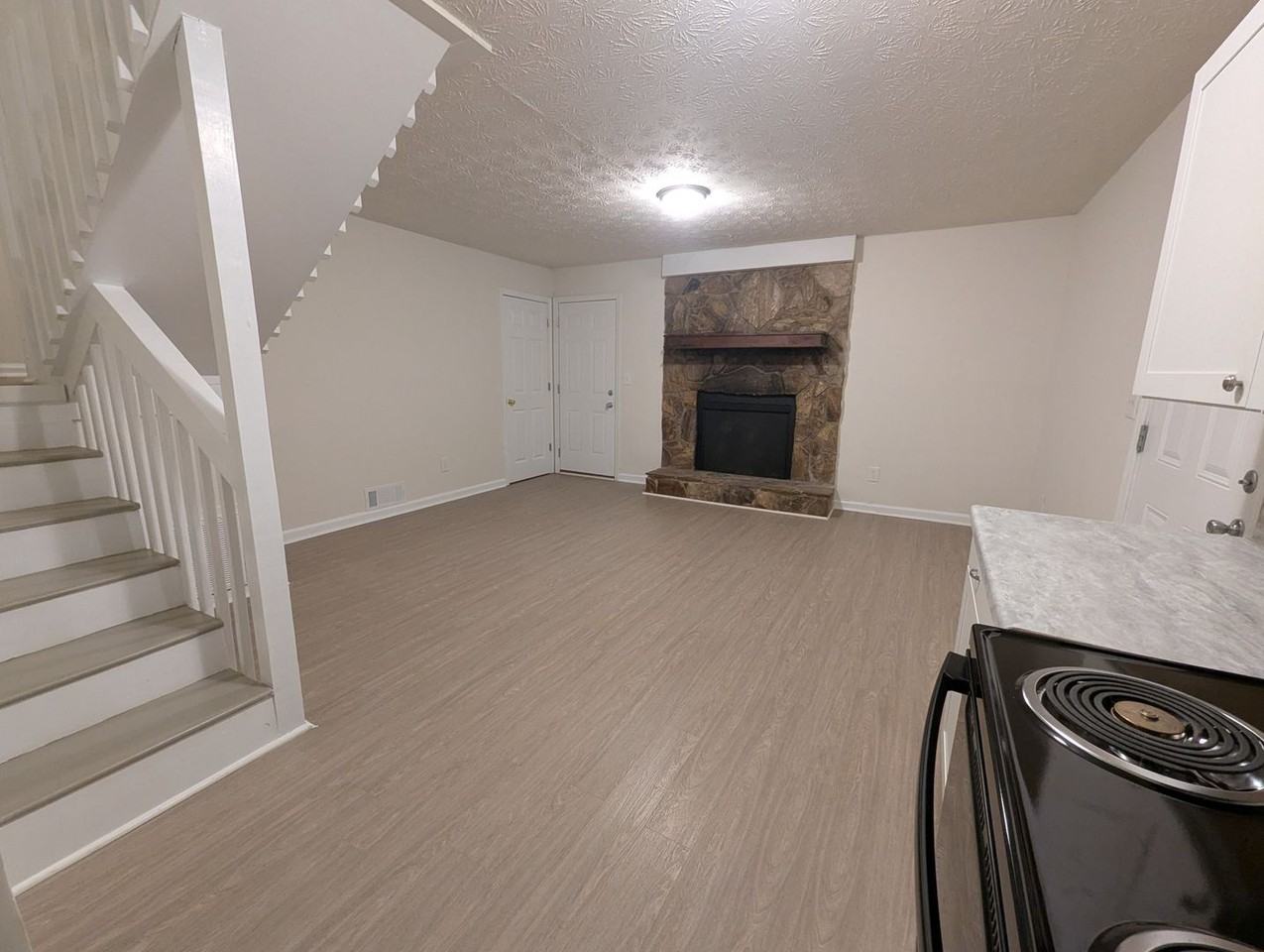 502 Rustwood Dr - Photo 4 of 8