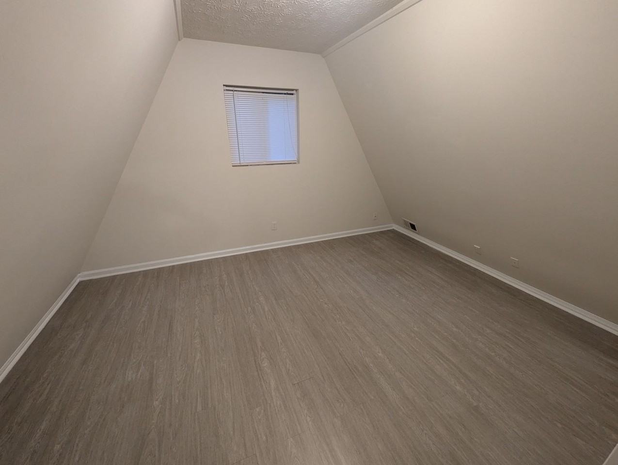 502 Rustwood Dr - Photo 5 of 8