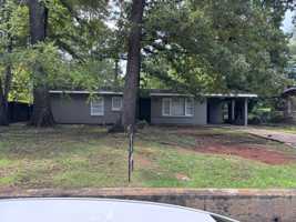 featured image of 2608 Walker St