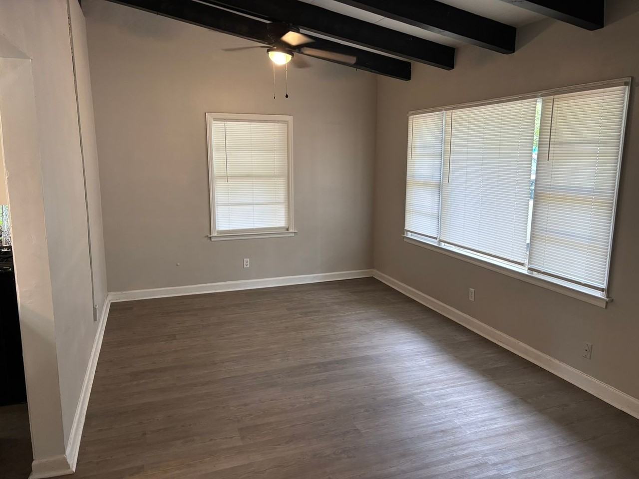 2608 Walker St - Photo 4 of 14