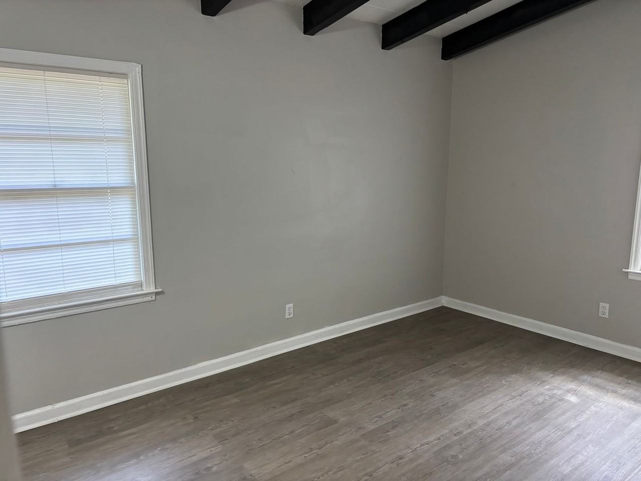2608 Walker St - Photo 5 of 14