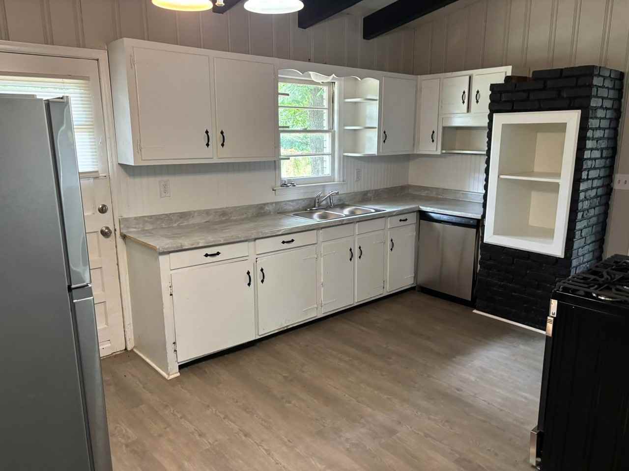 2608 Walker St - Photo 6 of 14