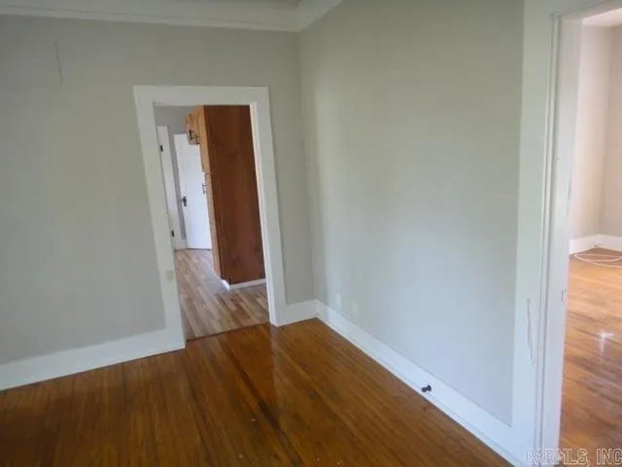 418 Newport Ave - Photo 3 of 11