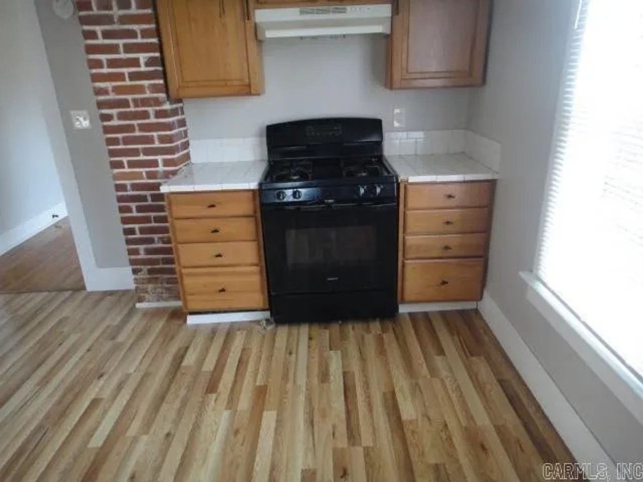 418 Newport Ave - Photo 5 of 11