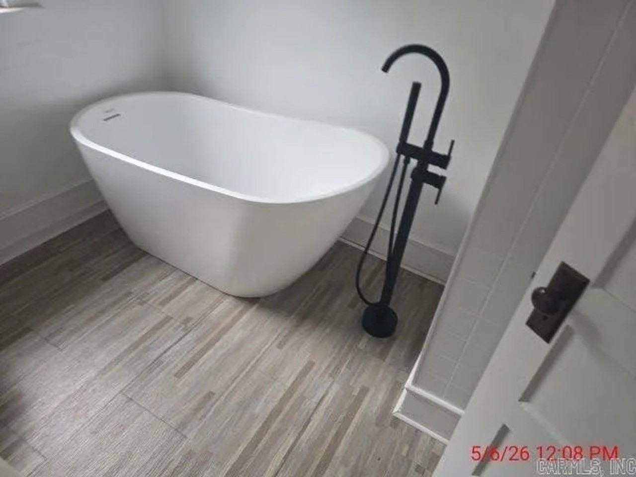 418 Newport Ave - Photo 7 of 11