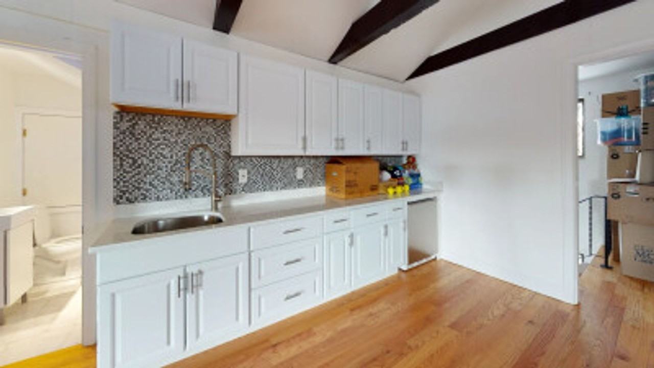 22 Broadlawn Park - Photo 4 of 14
