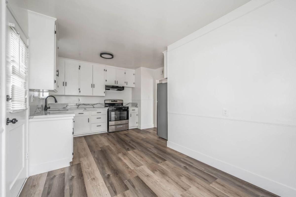 4067 Sutro Ave - Photo 7 of 10
