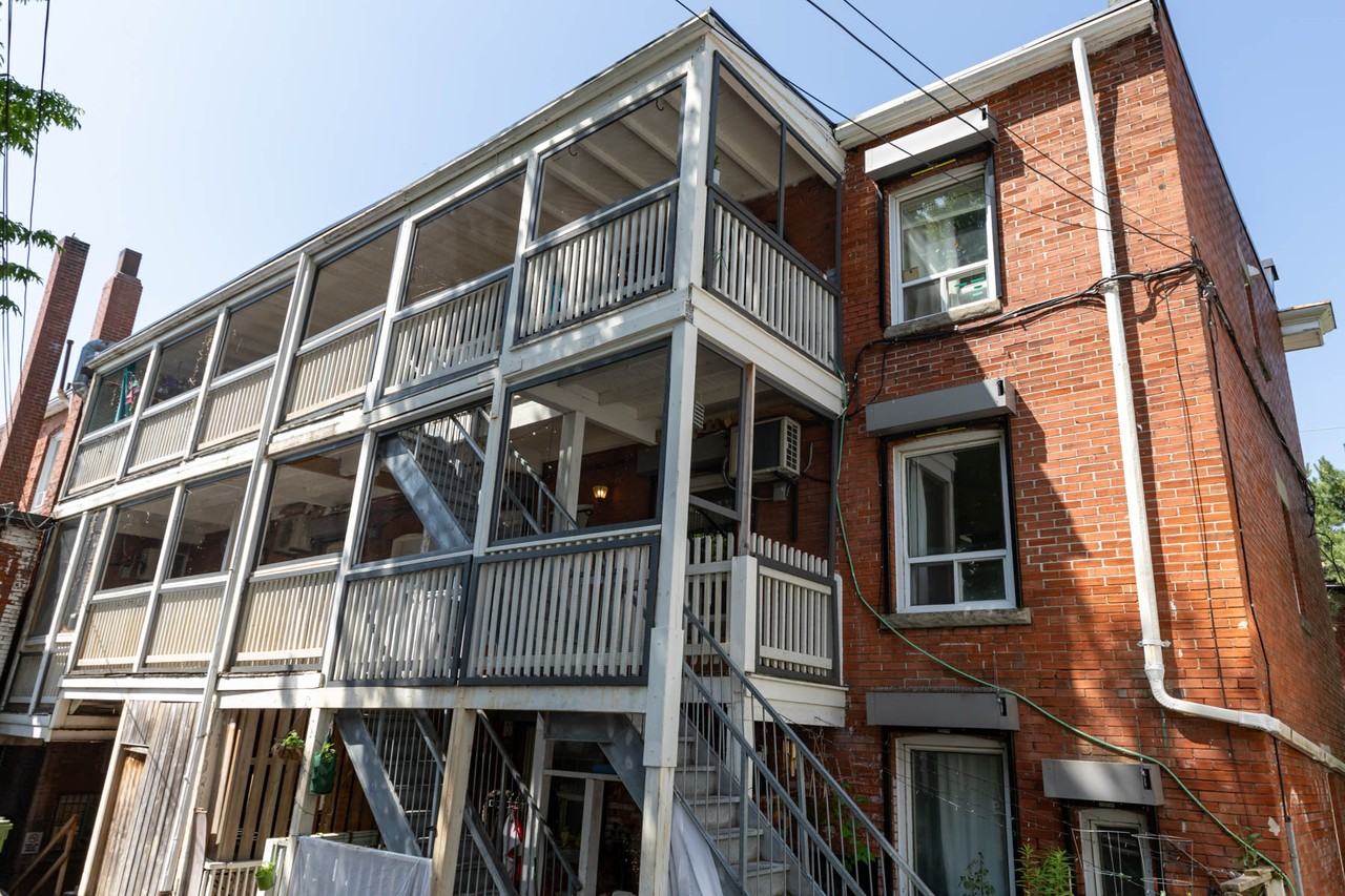 Hambly Court Apartments - Photo 5 of 5