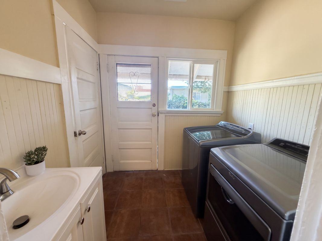 604 56th St - Photo 7 of 19