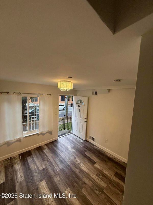 348 Targee St - Photo 2 of 8