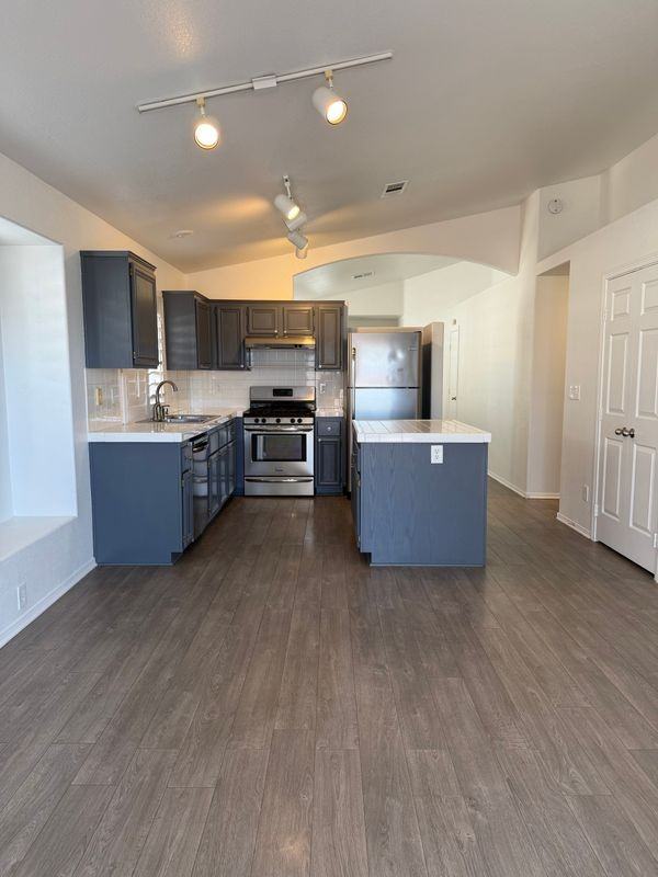 8109 Chambersberg St - Photo 7 of 13