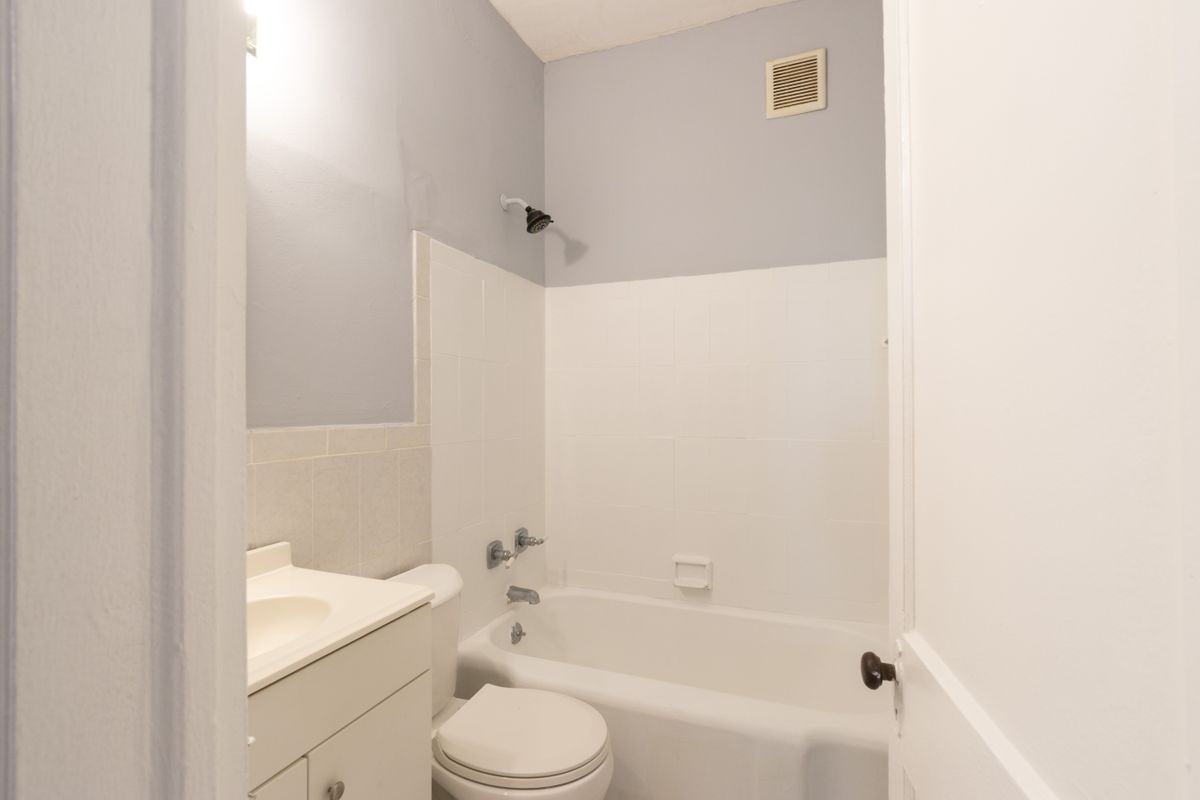 2011 Stecher Ave ##C - Photo 5 of 8