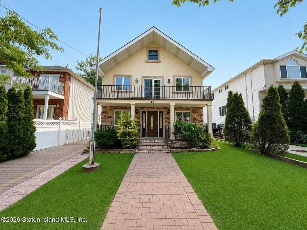 19 Hillcrest Ave