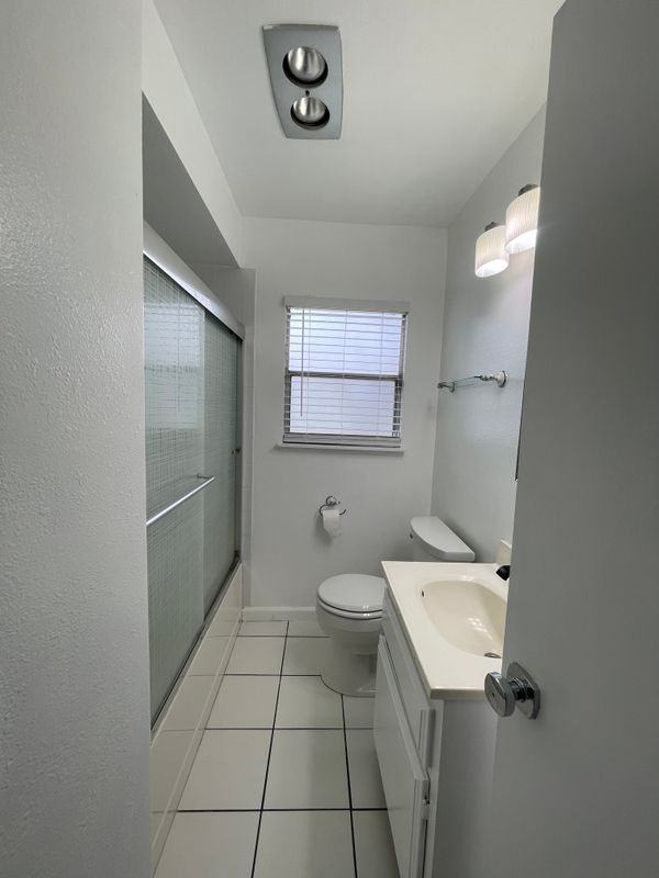 5870 Bowcroft St ##2 - Photo 6 of 12