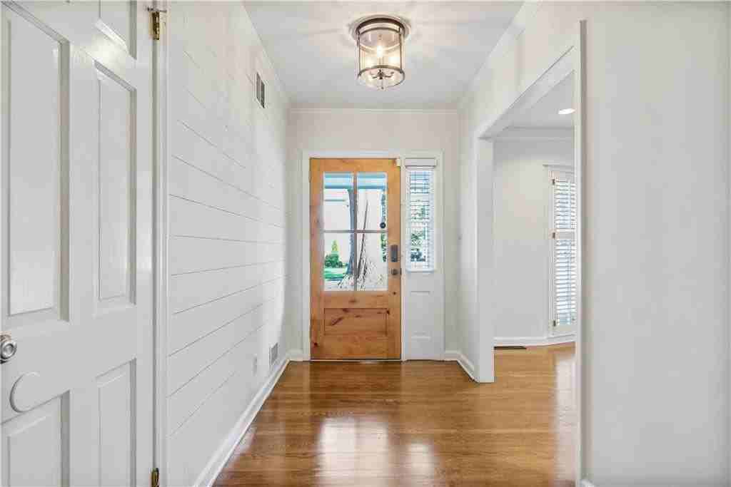 2509 Sharondale Dr Ne - Photo 2 of 36