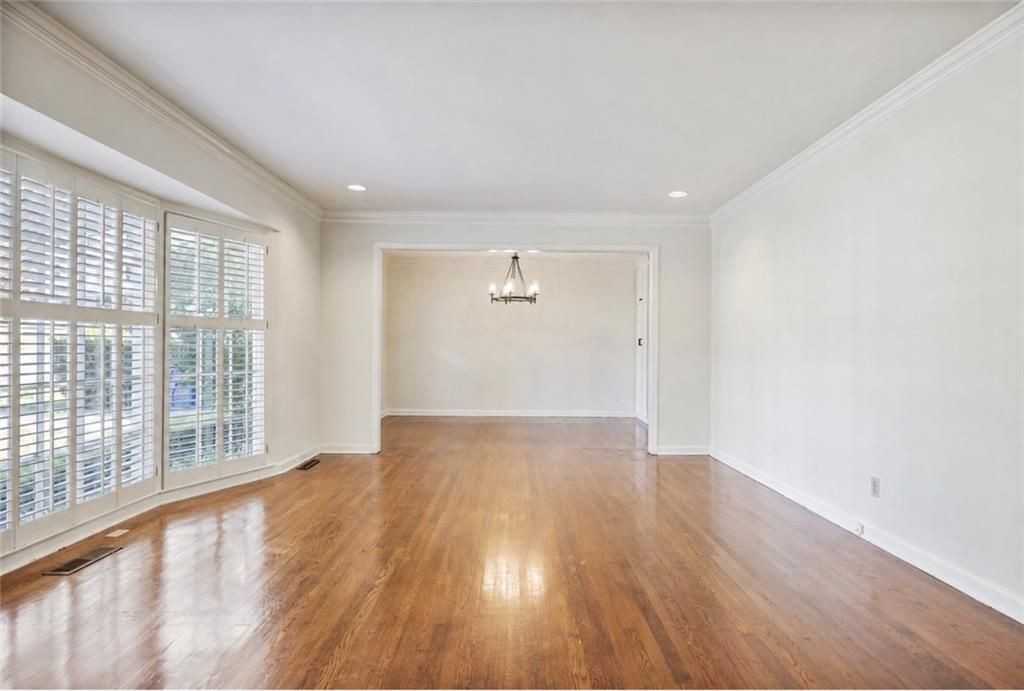2509 Sharondale Dr Ne - Photo 4 of 36