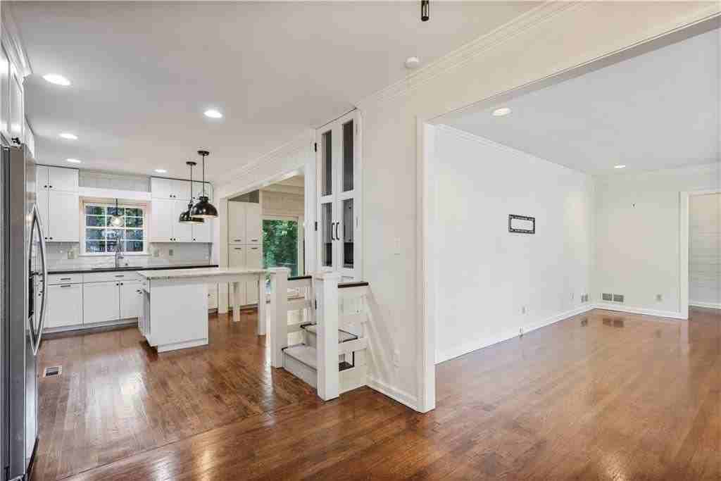 2509 Sharondale Dr Ne - Photo 7 of 36