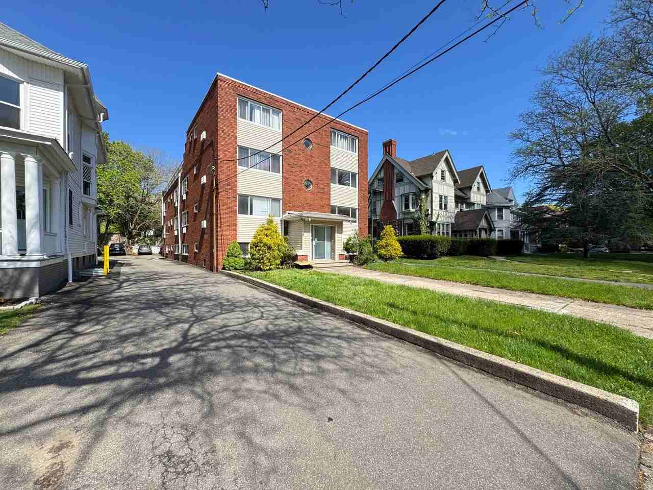 550 Whitney Ave #14 - Photo 5 of 11