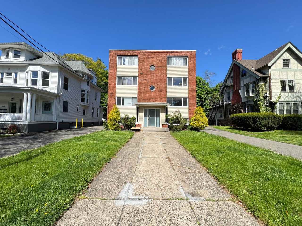 550 Whitney Ave #14 - Photo 6 of 11