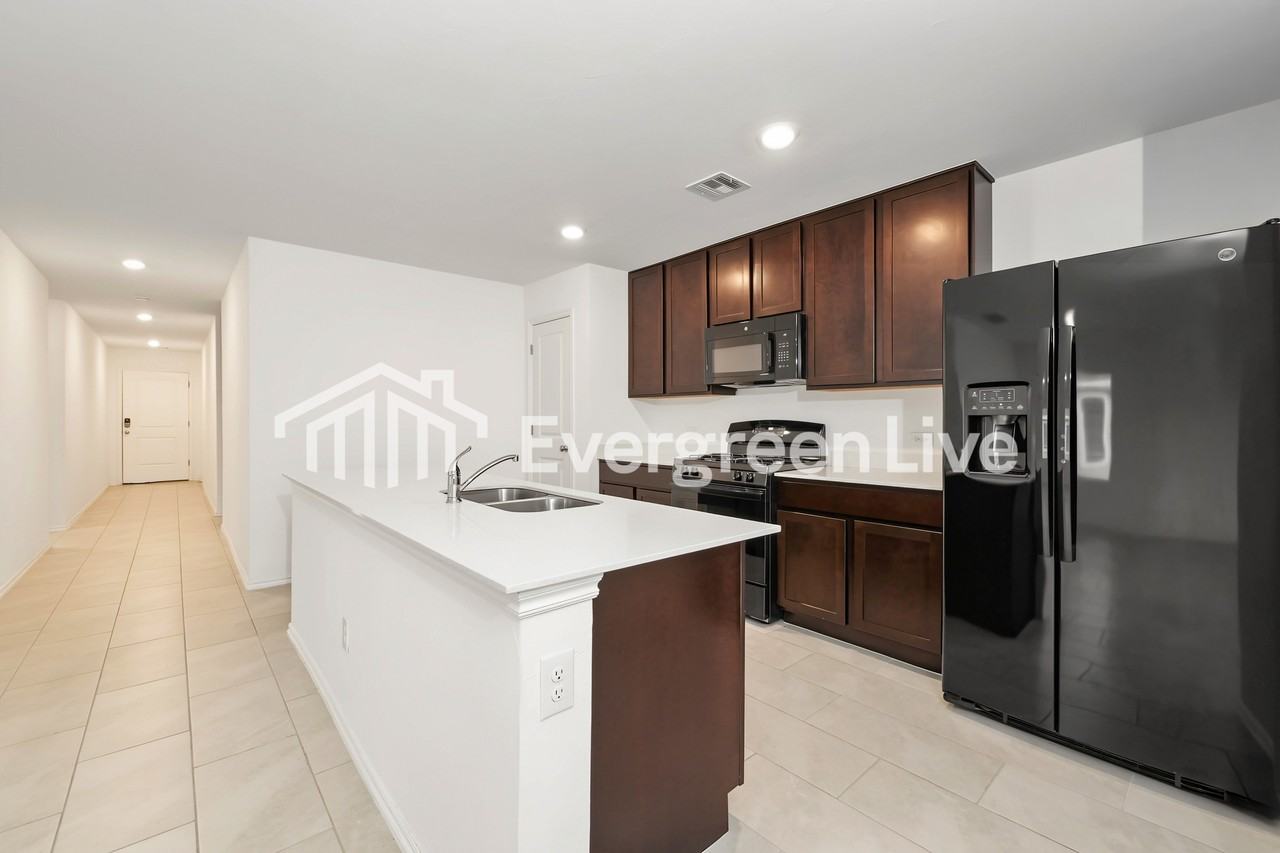 10924 Sw 22nd St - Photo 4 of 15