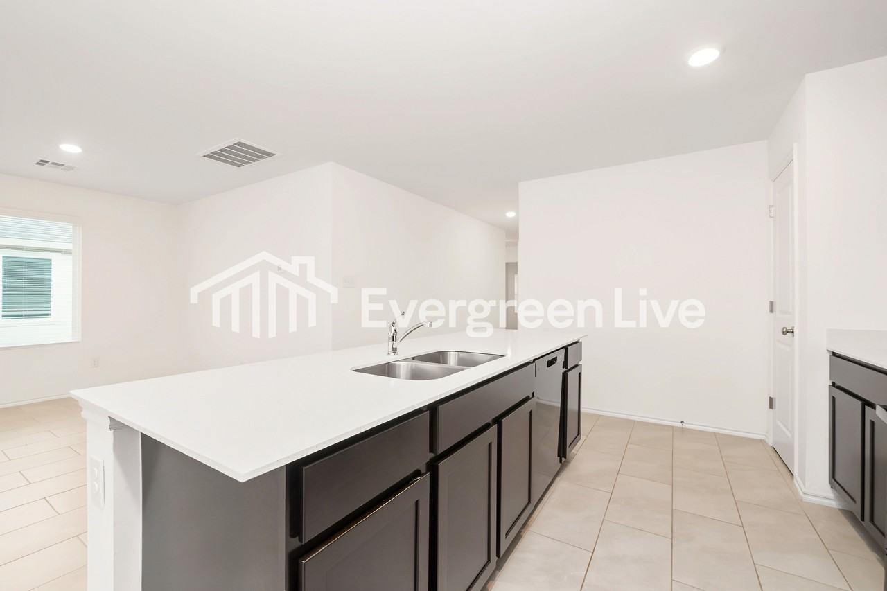 10924 Sw 22nd St - Photo 5 of 15