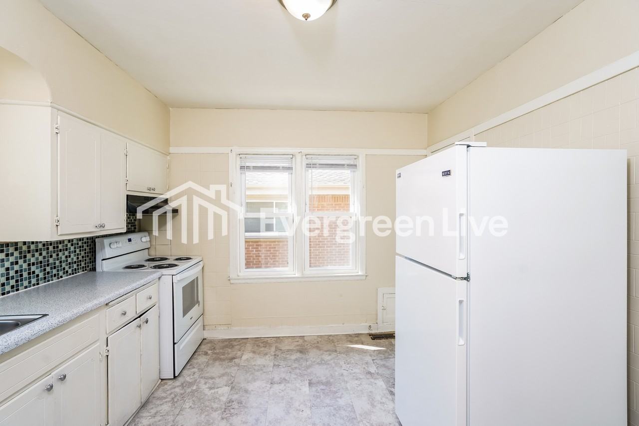 4218 N 67th St - Photo 4 of 15