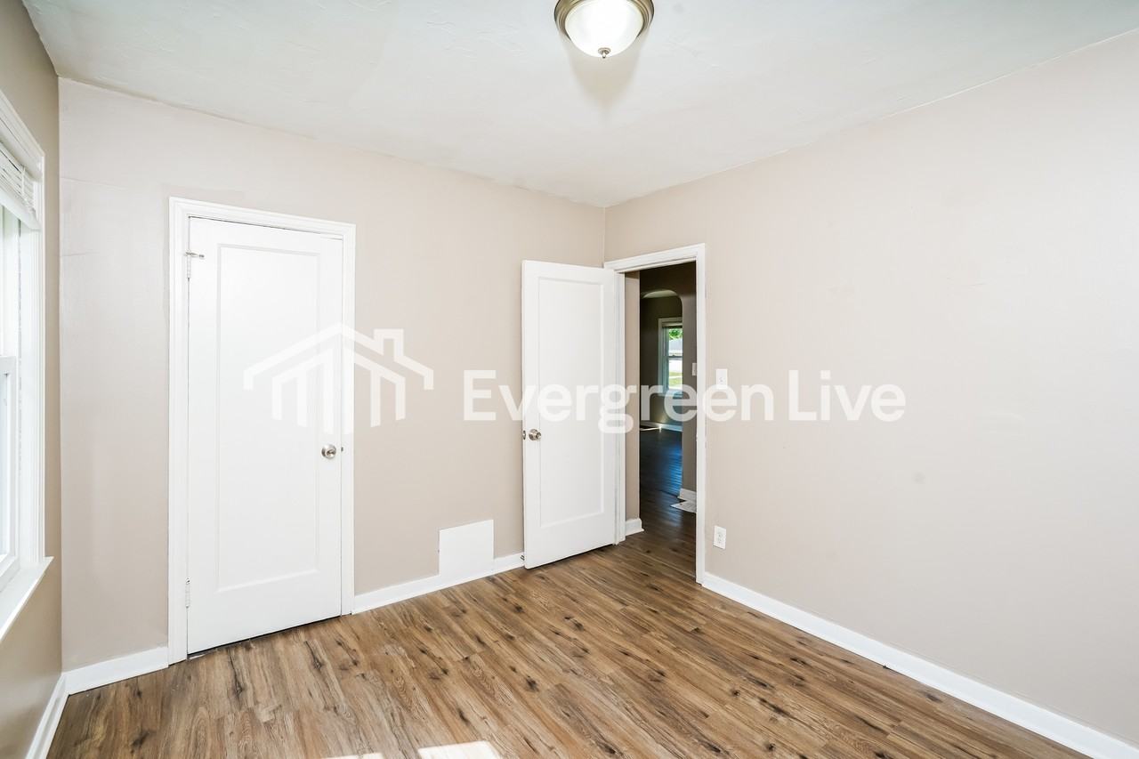 4218 N 67th St - Photo 6 of 15