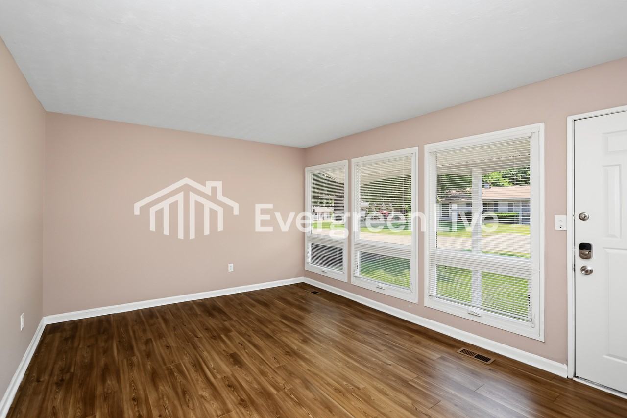 9668 Manhattan Dr - Photo 3 of 15