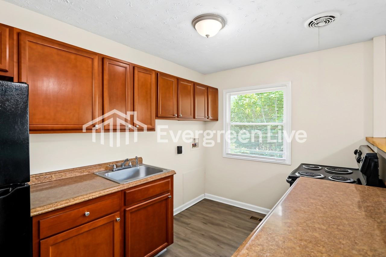 9668 Manhattan Dr - Photo 6 of 15