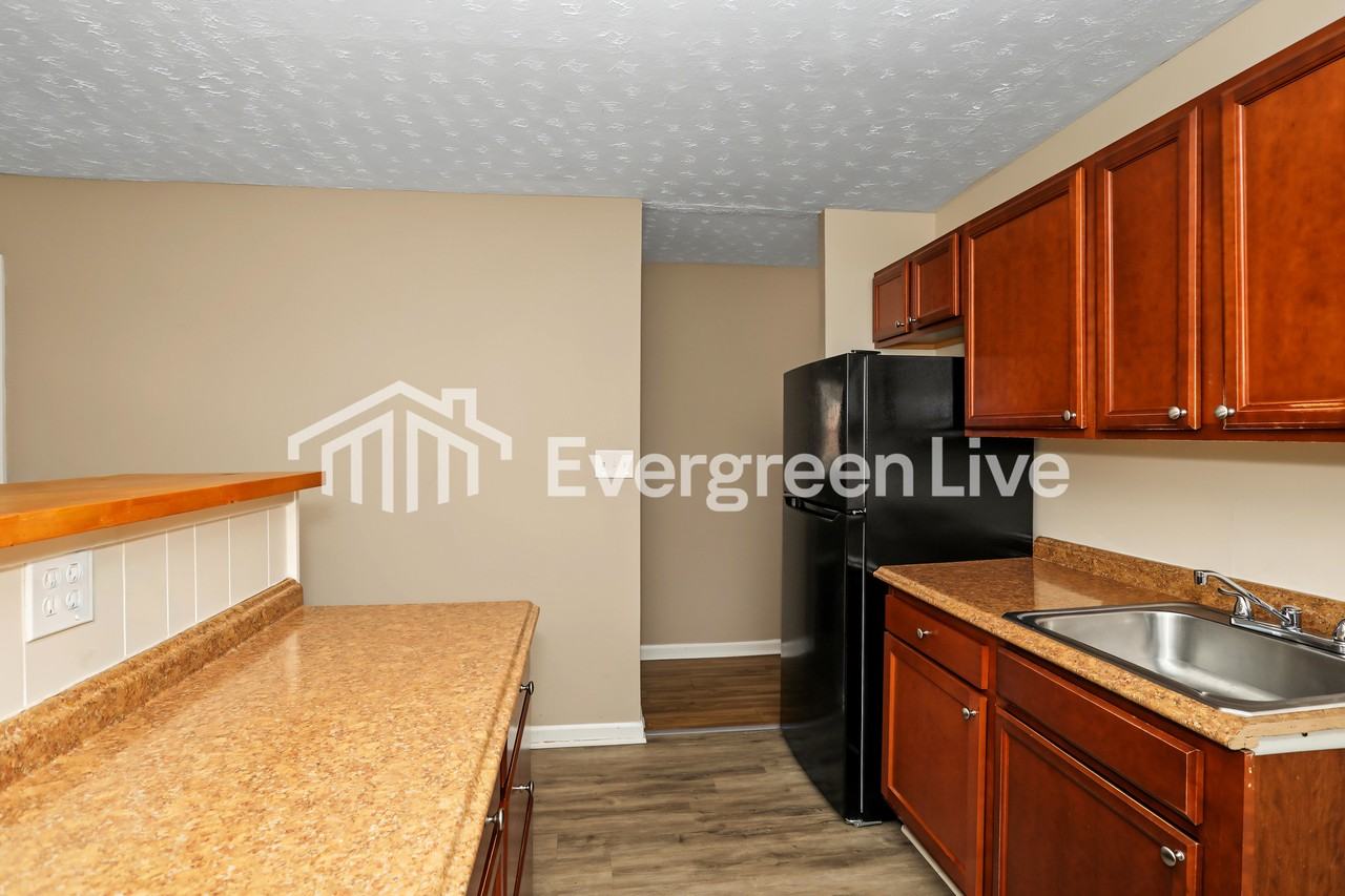9668 Manhattan Dr - Photo 7 of 15