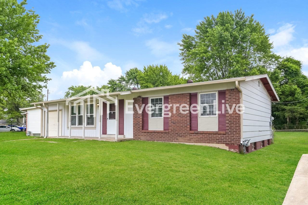 765 Sherwood Dr - Photo 2 of 15