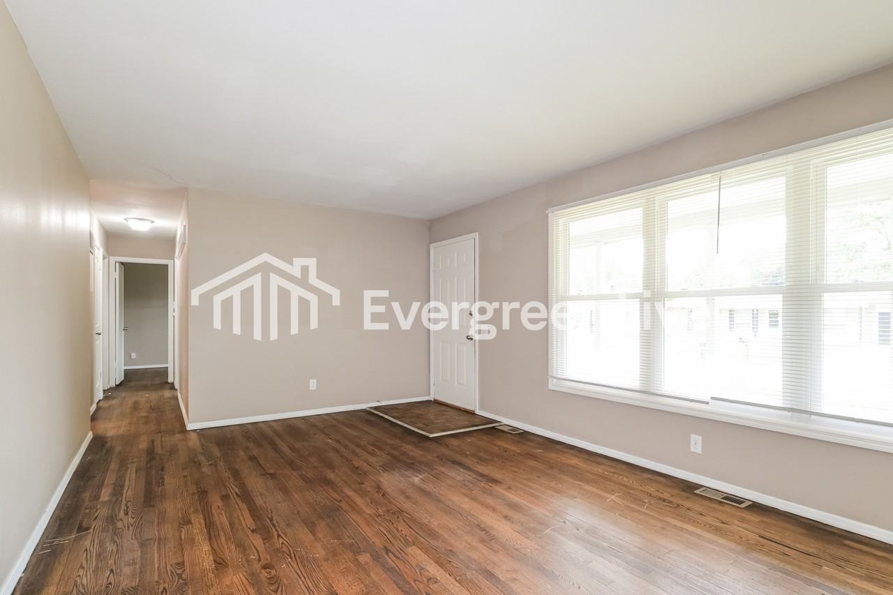 765 Sherwood Dr - Photo 4 of 15