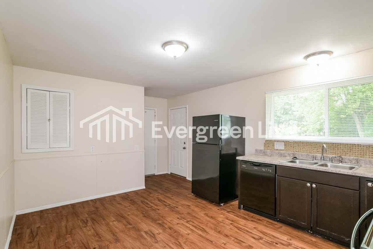 765 Sherwood Dr - Photo 5 of 15