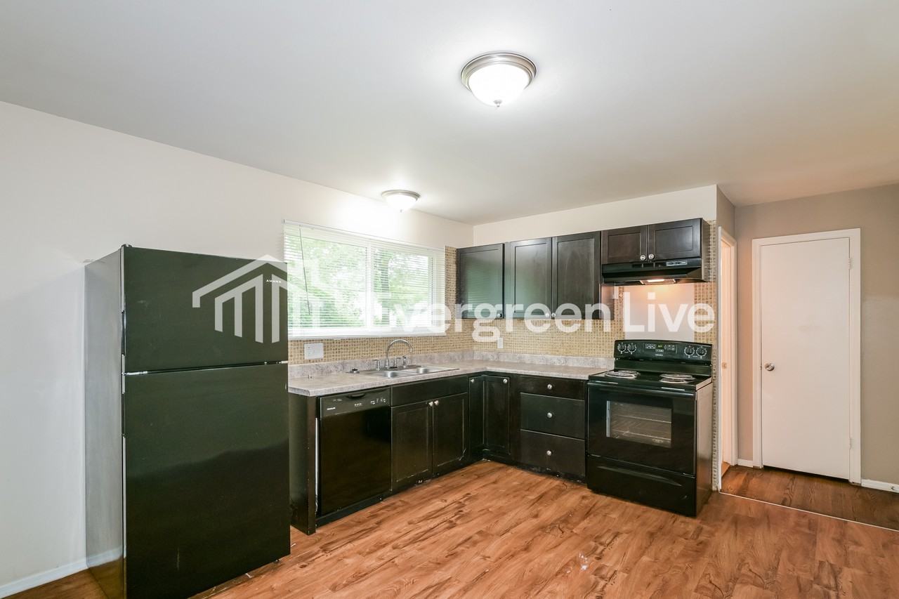 765 Sherwood Dr - Photo 6 of 15