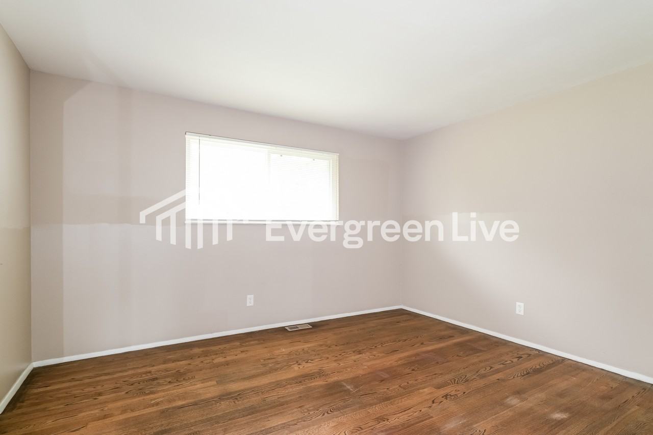 765 Sherwood Dr - Photo 7 of 15