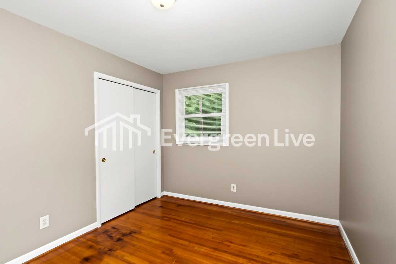 421 Westwood Ave - Photo 2 of 15