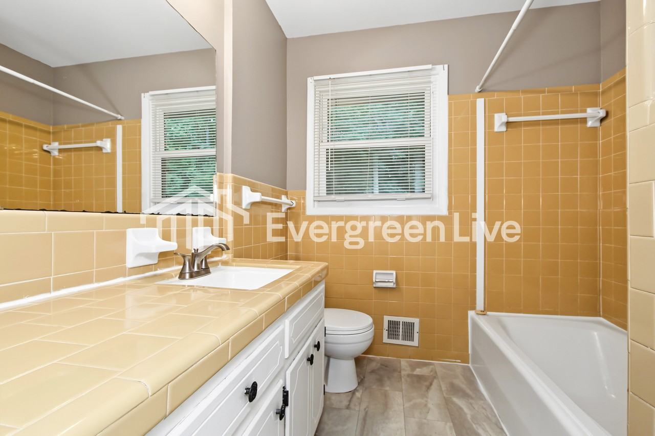 421 Westwood Ave - Photo 4 of 15