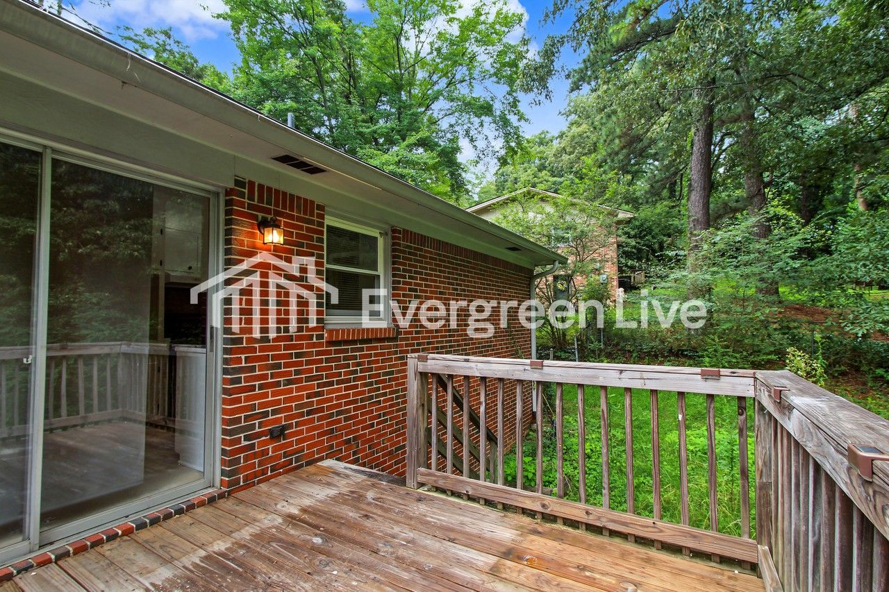 421 Westwood Ave - Photo 5 of 15