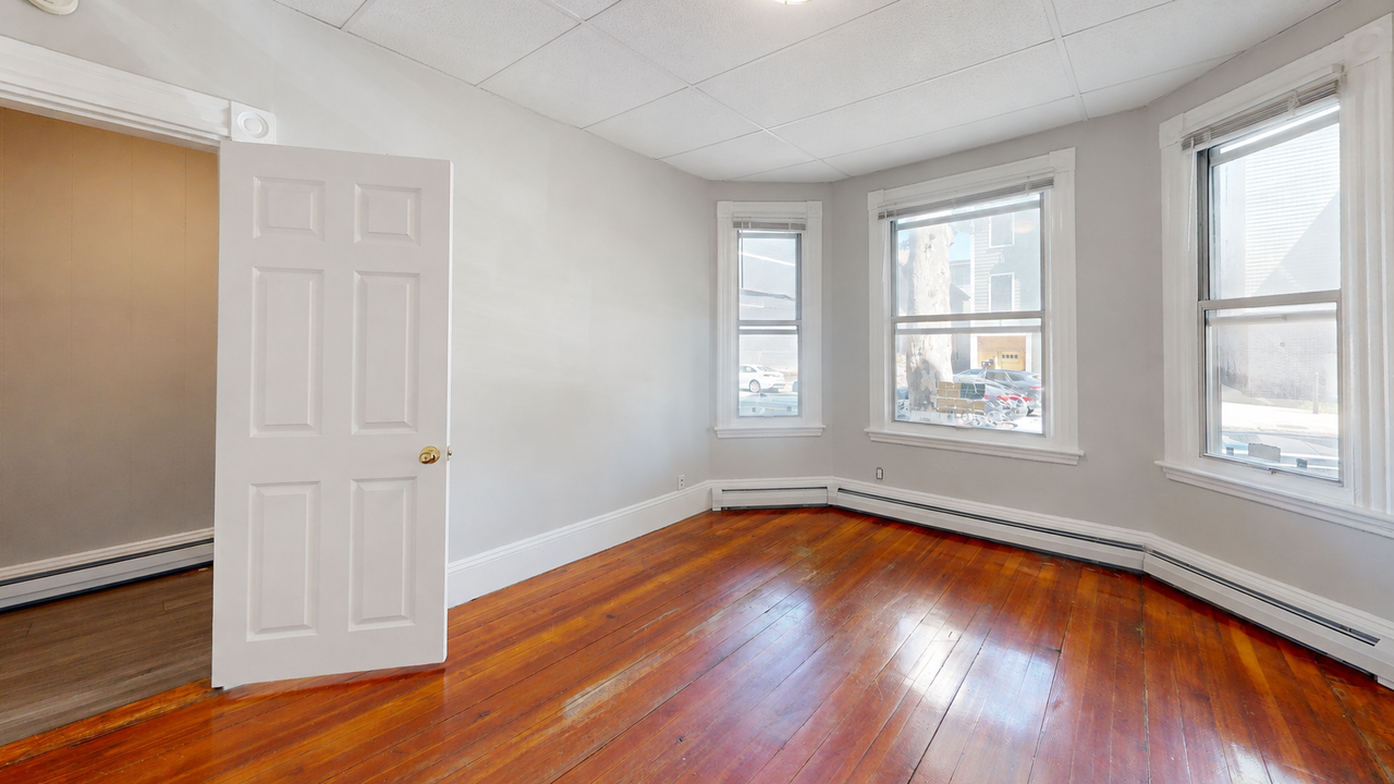 346 Chelsea St #1 - Photo 3 of 18