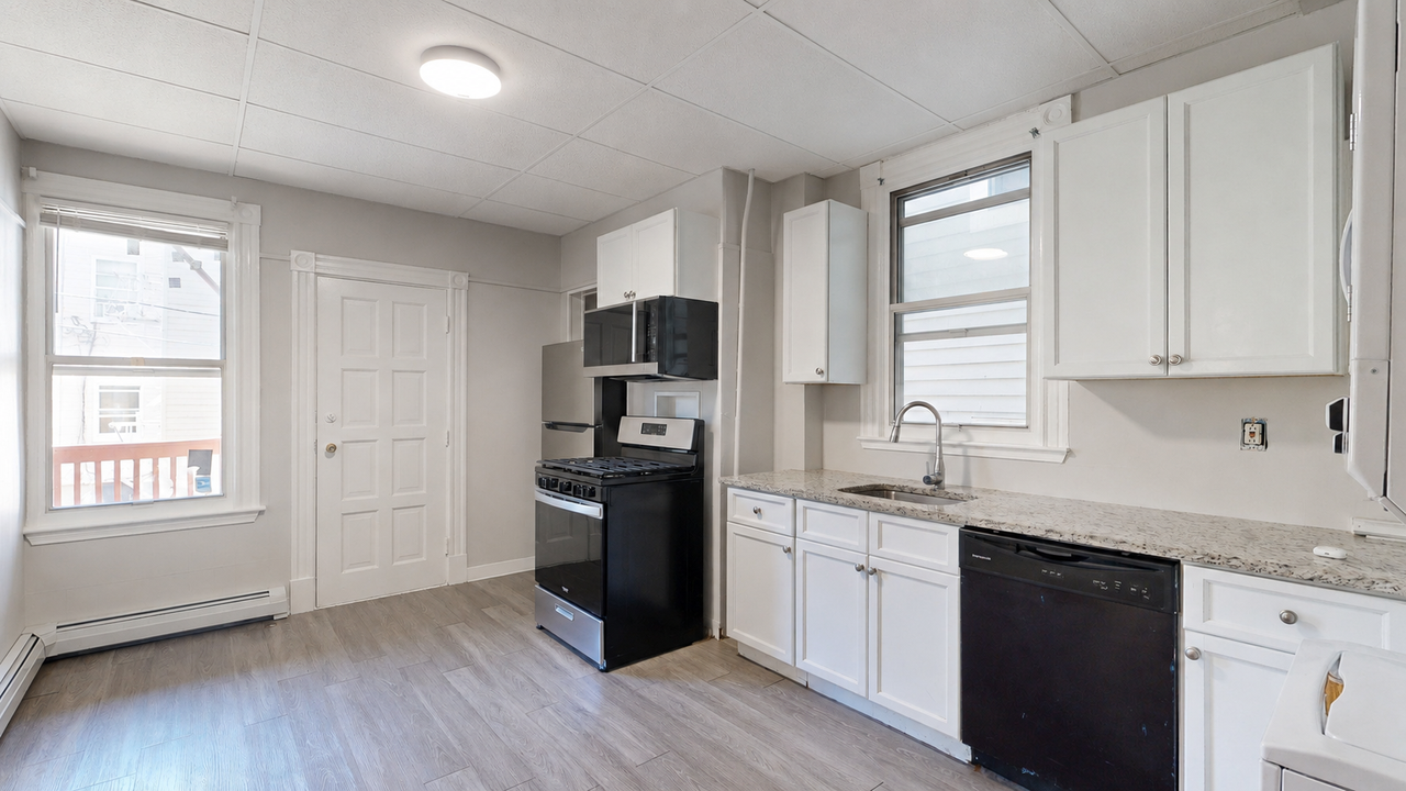 346 Chelsea St #1 - Photo 7 of 18