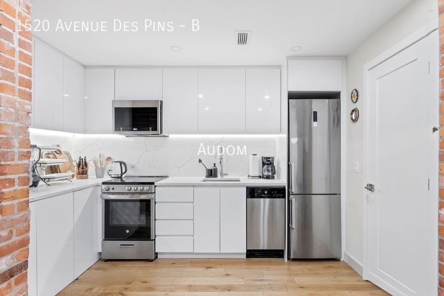 1520 Avenue Des Pins - Photo 3 of 21