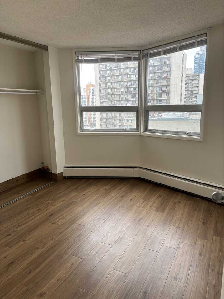 825 8 Ave Sw #1 - Photo 4 of 6