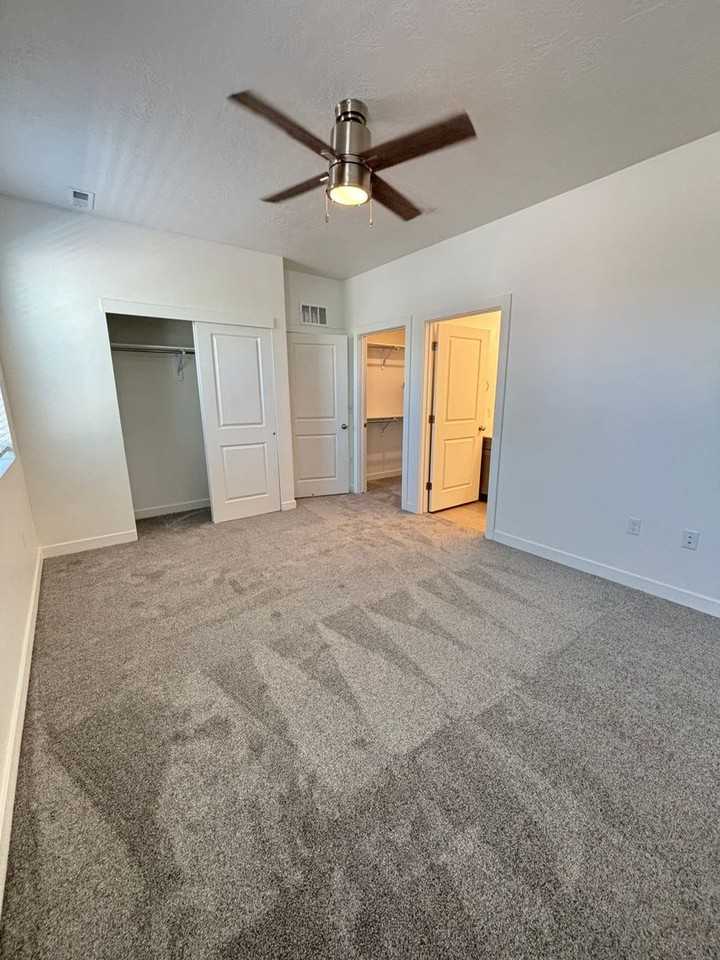 557 E 3880 S - Photo 5 of 27