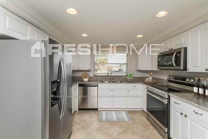 9205 Suffolk Ln - Photo 3 of 18