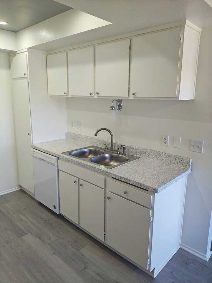 133 Santa Clara Apartments - Photo 3 of 41