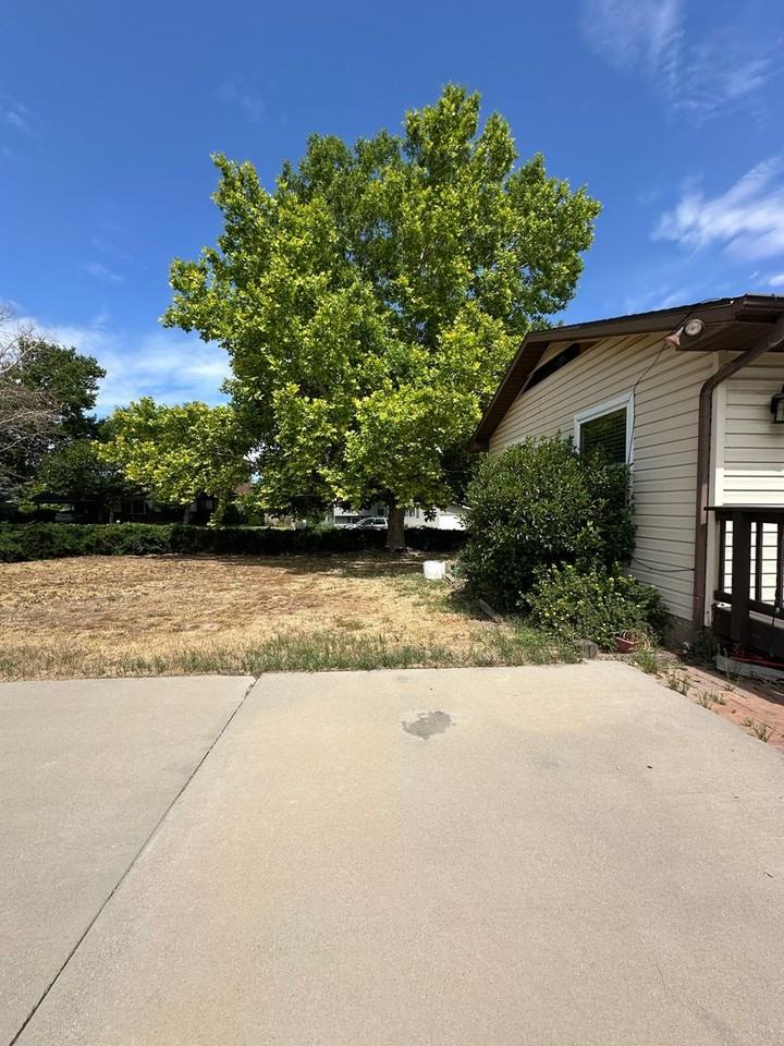 2269 W Skyview Dr - Photo 2 of 25